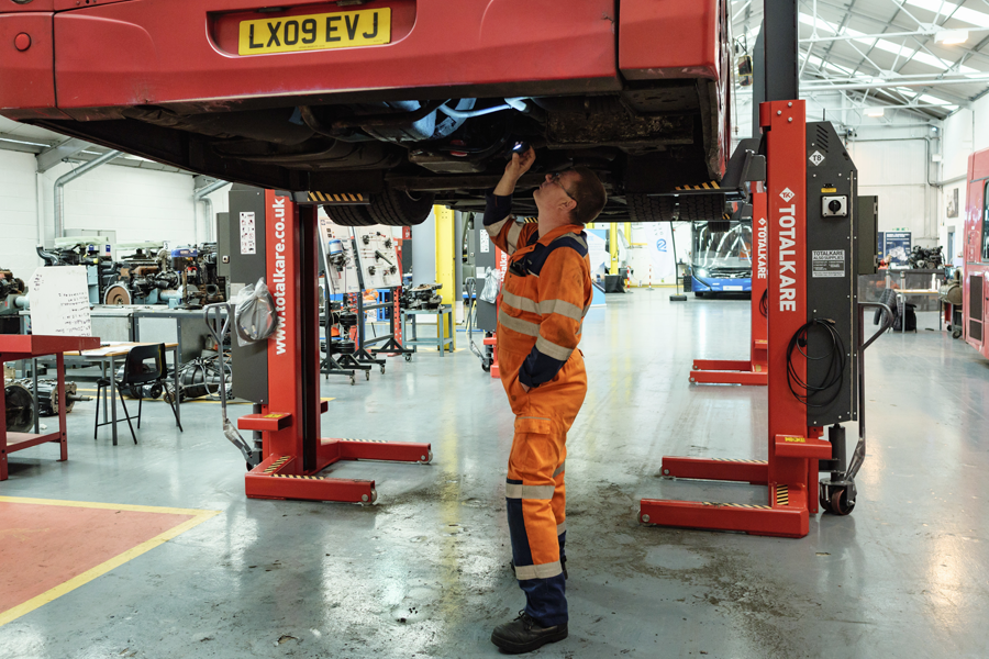 S&B Automotive Academy takes Totalkare mobile column lifts